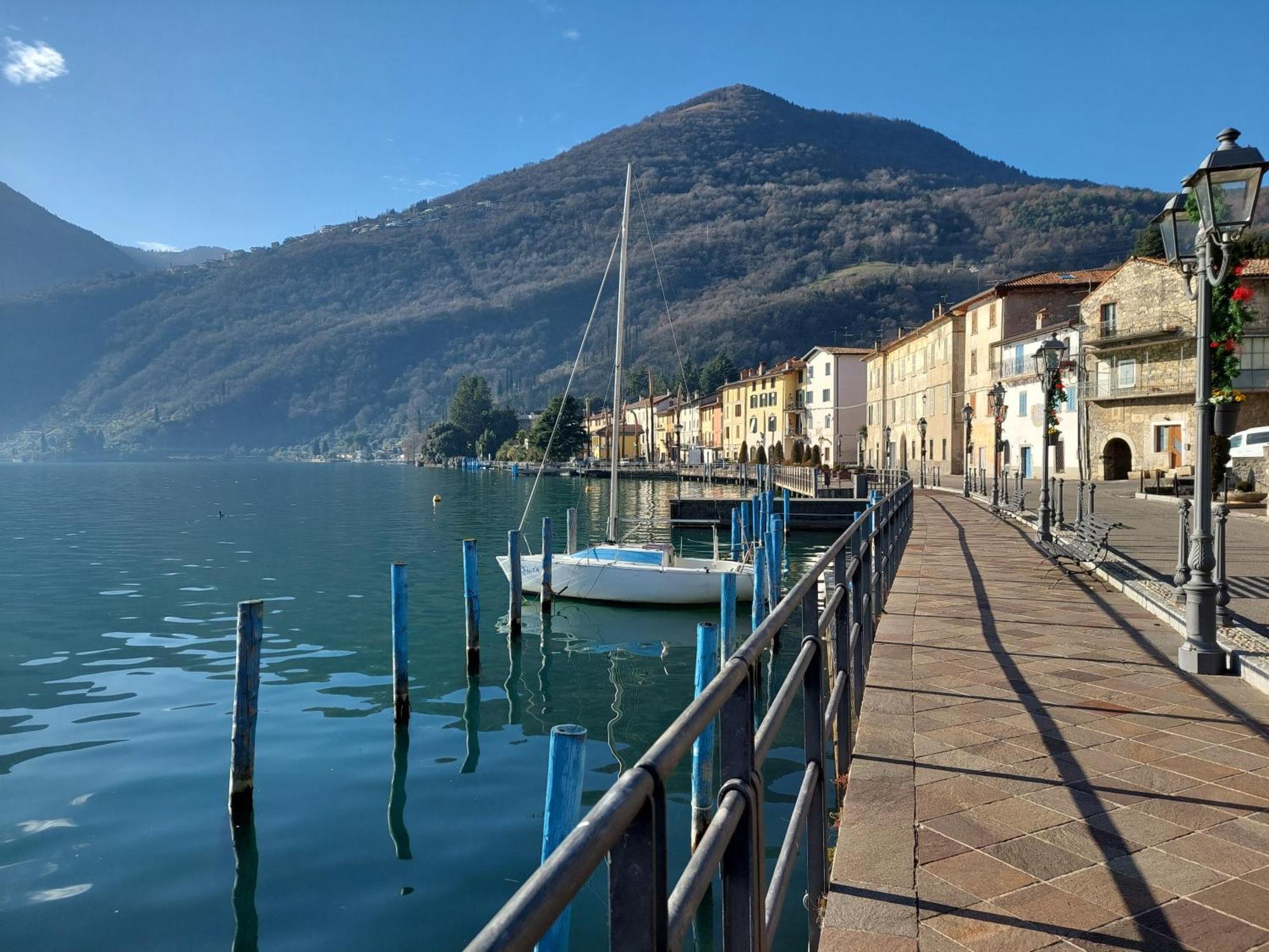Miralago Casa Vacanze Riva di Solto Exterior foto
