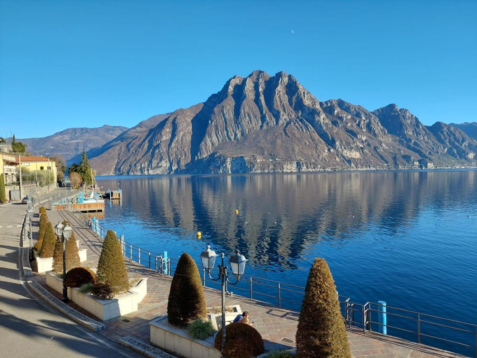 Miralago Casa Vacanze Riva di Solto Exterior foto