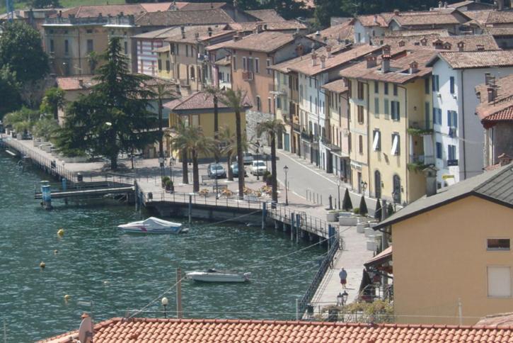 Miralago Casa Vacanze Riva di Solto Zimmer foto
